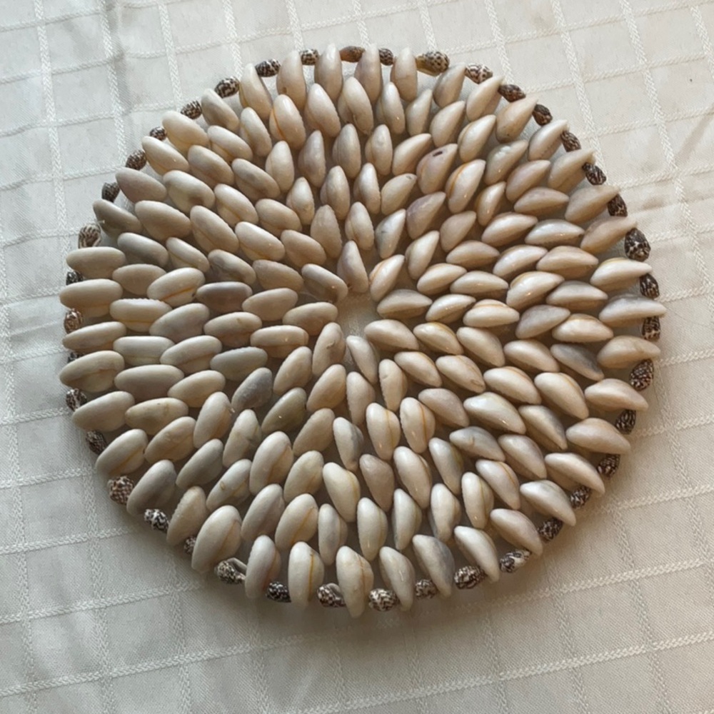Cowrie Shell Trivets - Picture 5 of 6